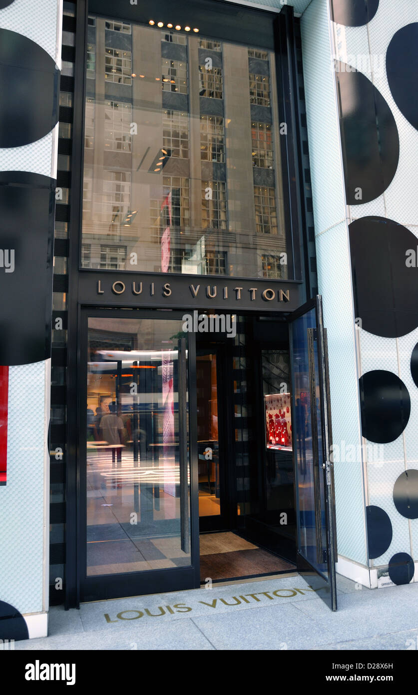 Louis Vuitton store on 5th Avenue, Midtown Manhattan, New York City, New  York, USA Stock Photo - Alamy