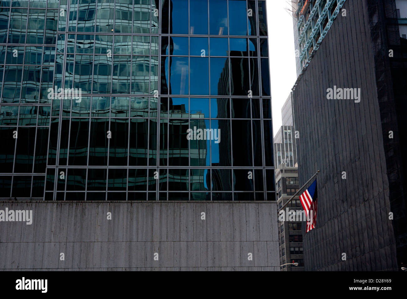Manhattan skyscrapers flag hi-res stock photography and images - Alamy