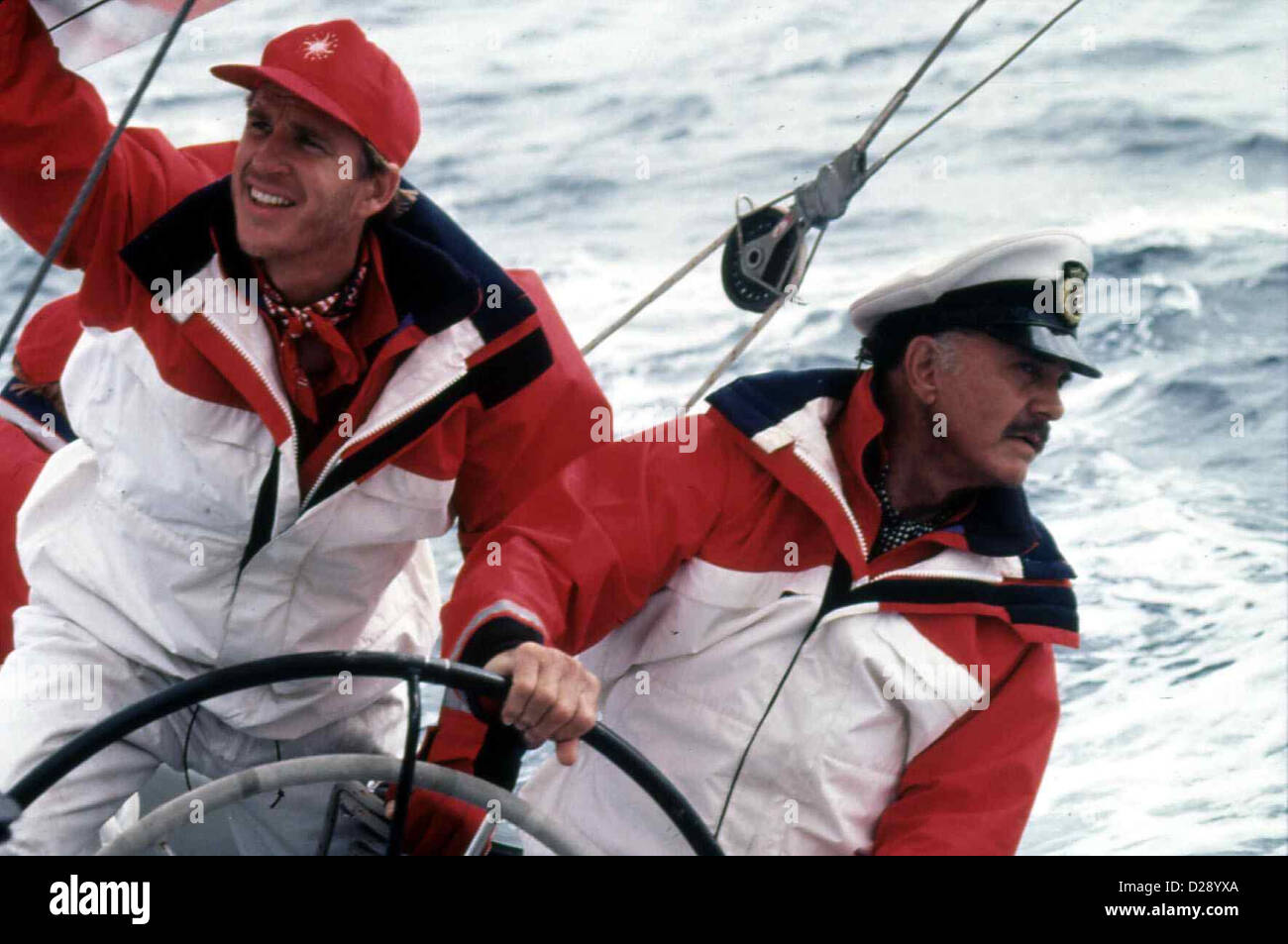 Wind  Wind  Matthew Modine, Cliff Robertson Als ihm der schwerreiche Weld (Cliff Robertson,r) anbietet, seine Yacht zu steuern, Stock Photo