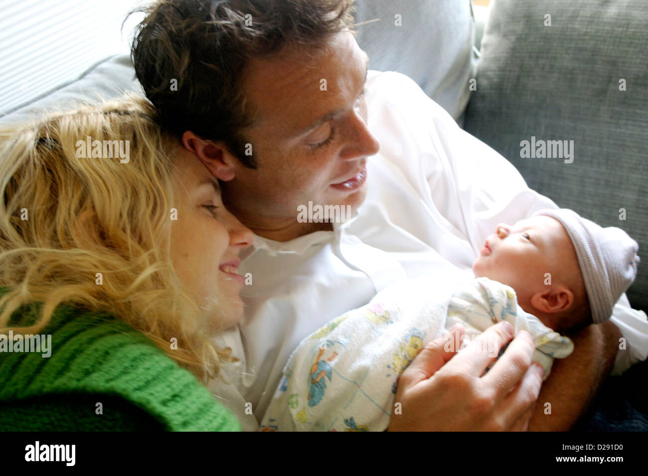 Holding newborn baby mother hi-res stock photography and images - Alamy