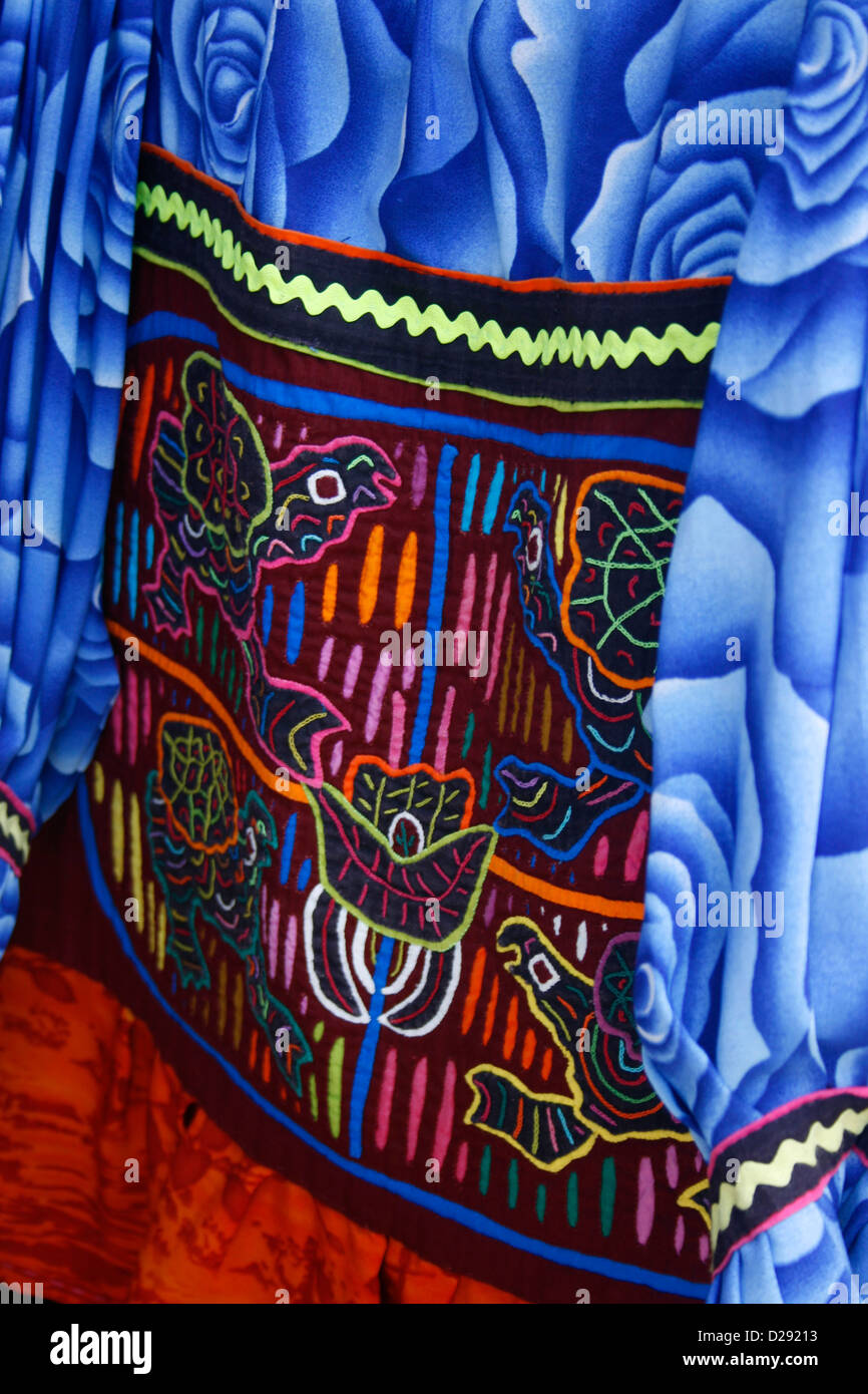 Traditional kuna mola blouse hires stock photography and images Alamy