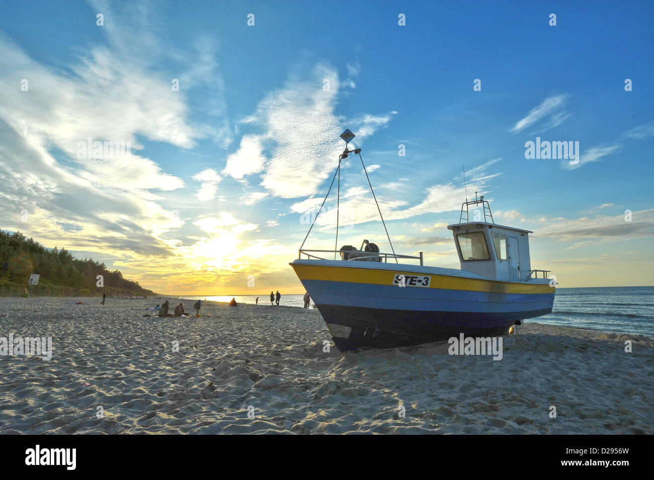 Sea bright sunset boat hi-res stock photography and images - Alamy