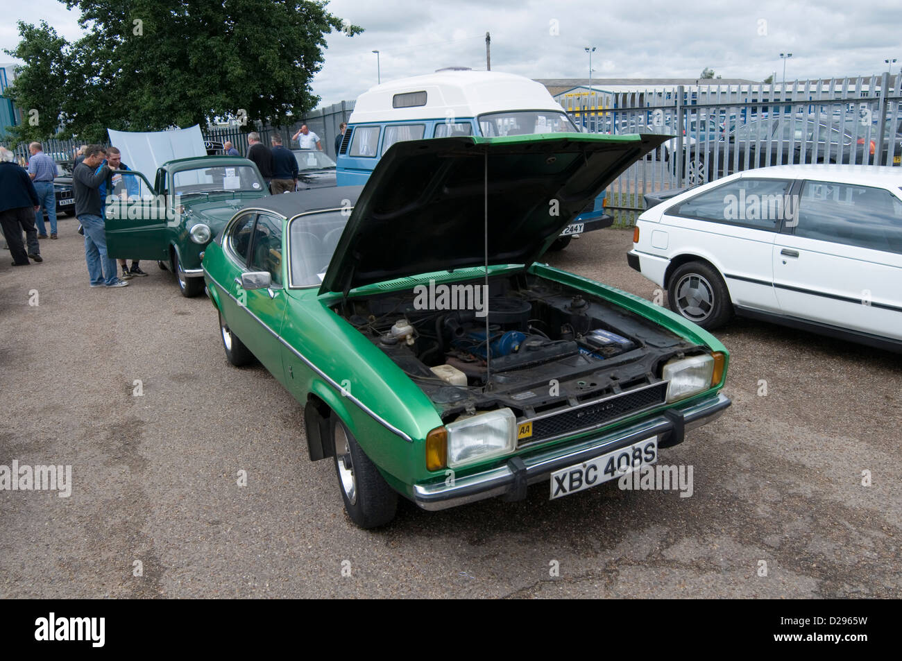 ford capri mark 2 two mk2 bonnet open hood classic car 1970's 70's seventies sports cars broken down Stock Photo