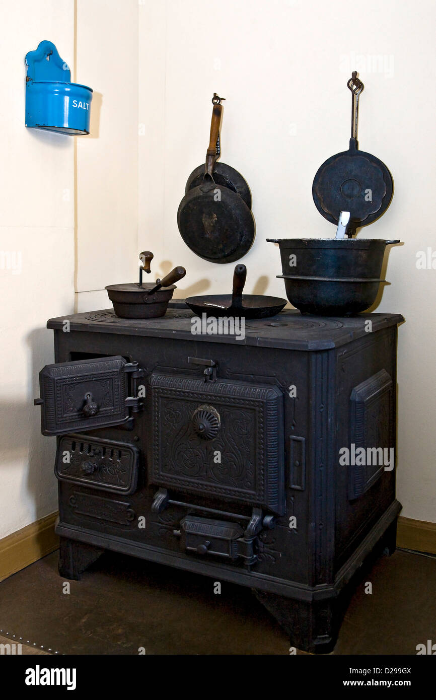 Cast iron stove hires stock photography and images Alamy