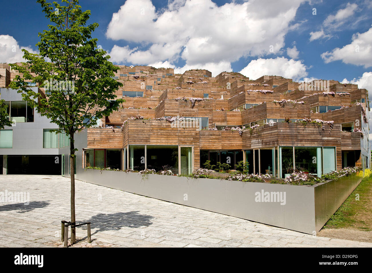 Modern mountain apartment house in Stock Photo - Alamy - Luxury Mountain Apartment Complexes With Yards