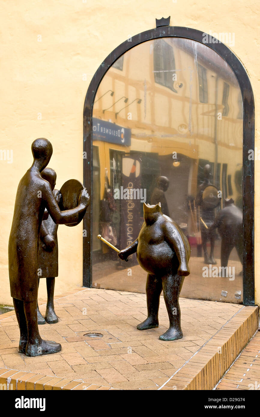 Emperors clothes hi-res stock photography and images - Alamy