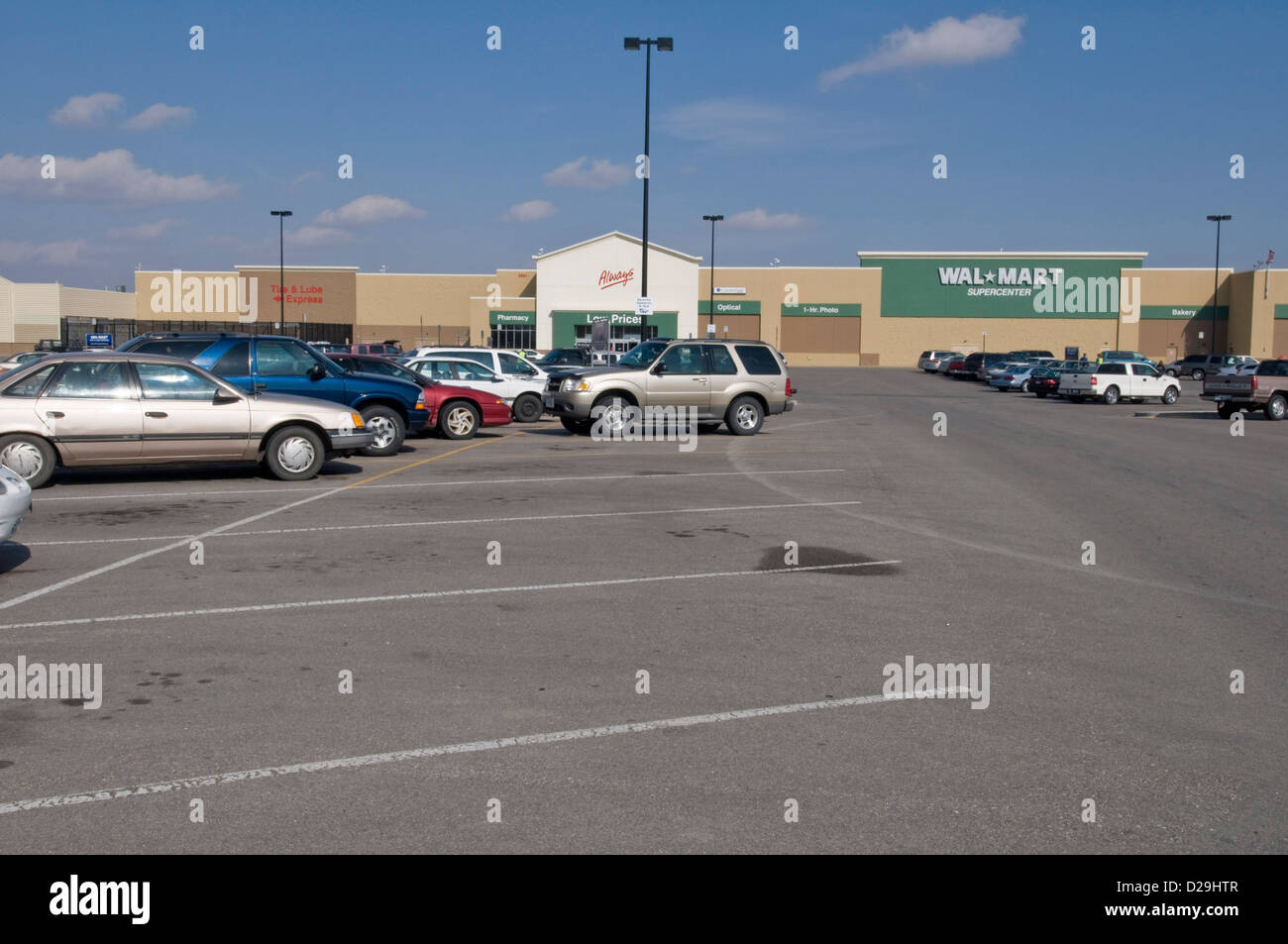 Miami Florida August 25Th 2023 Exterior Walmart Supermarket Miami Florida – Stock Editorial Photo © khosrork #675427534