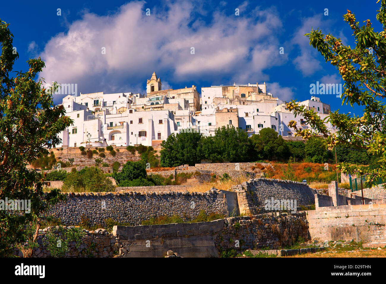 Medieval hill top town la hi-res stock photography and images - Alamy