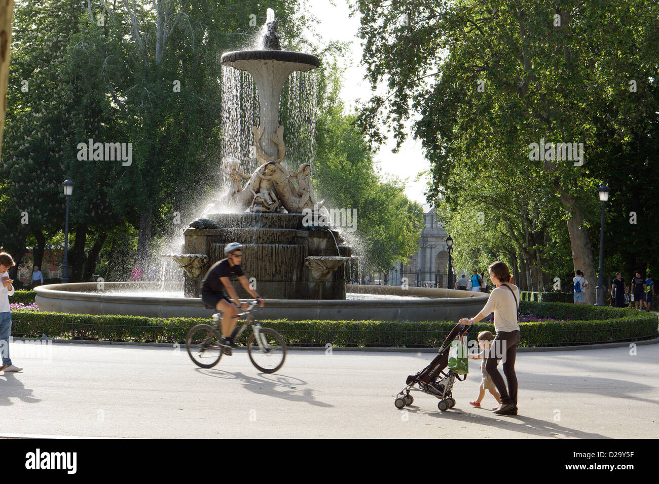 fountain-retiro-park-madrid-hi-res-stock-photography-and-images-alamy