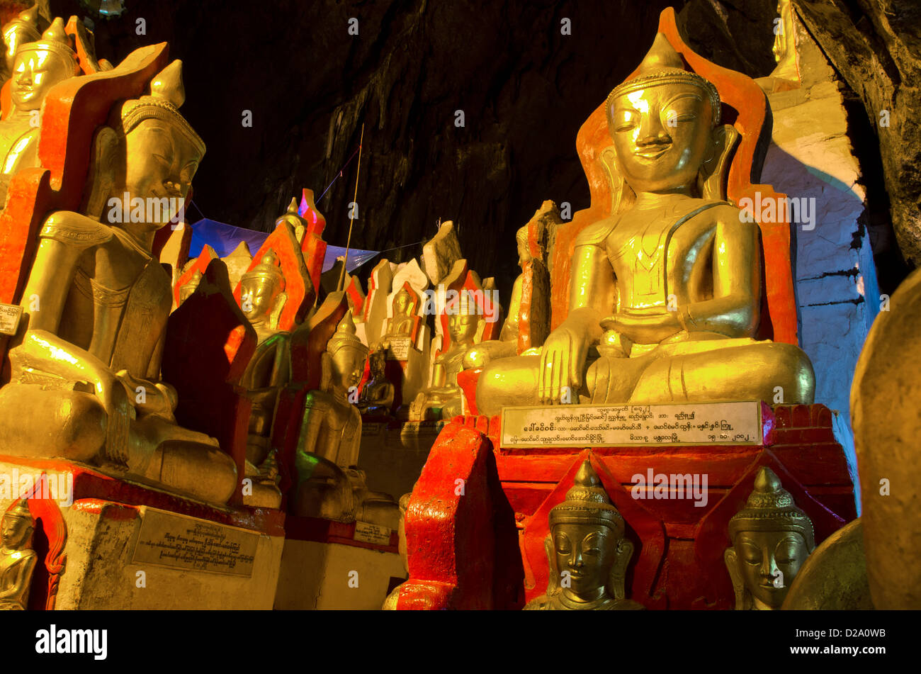 Buddha gold statues in Shwe Oo Min Stock Photo