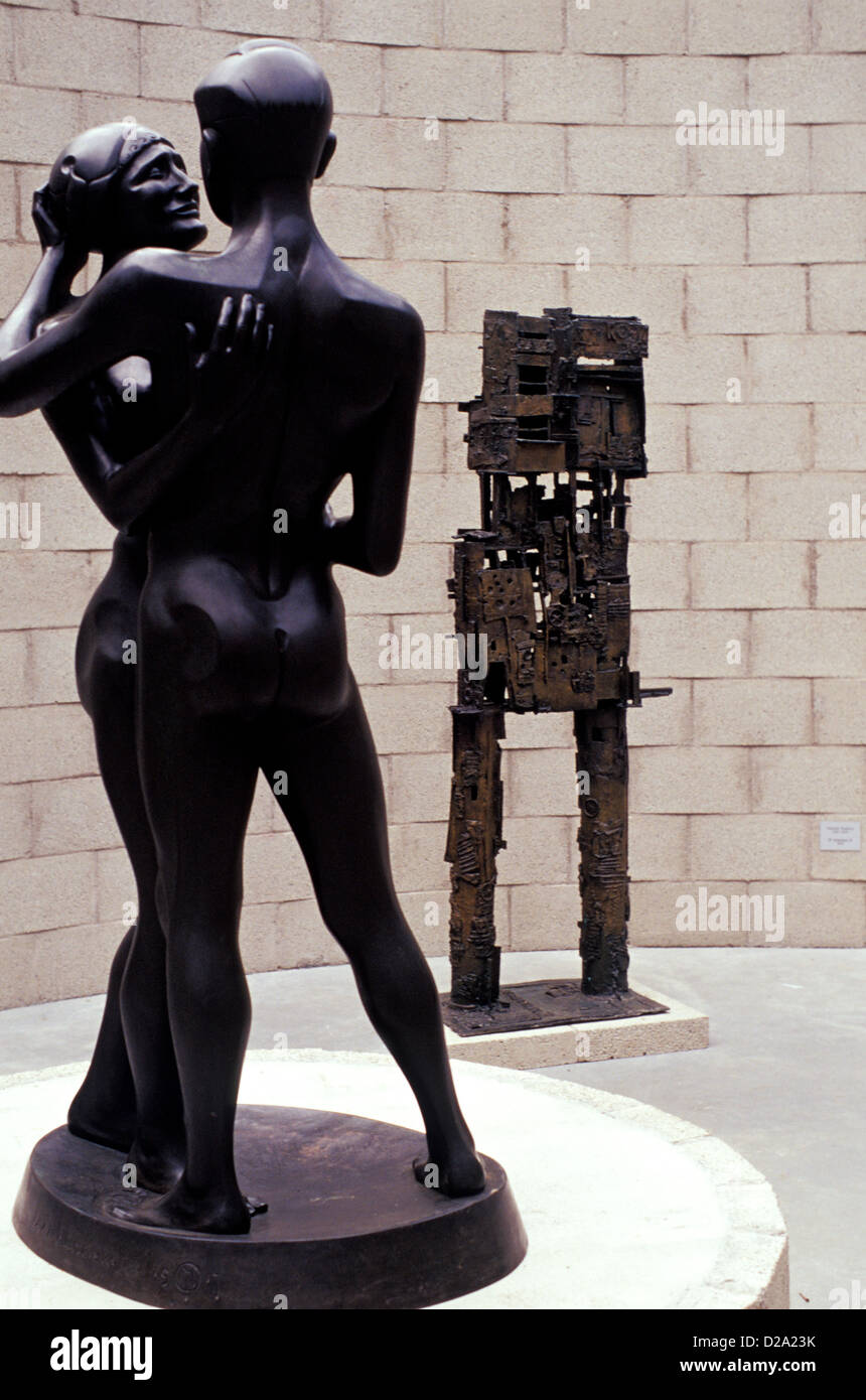 Netherlands. Exterior. Kroller Muller Museum. Sculptures In Aldo Van Eyck Pavilion. Background Sculpture By Eduardo Paolozzi. Stock Photo