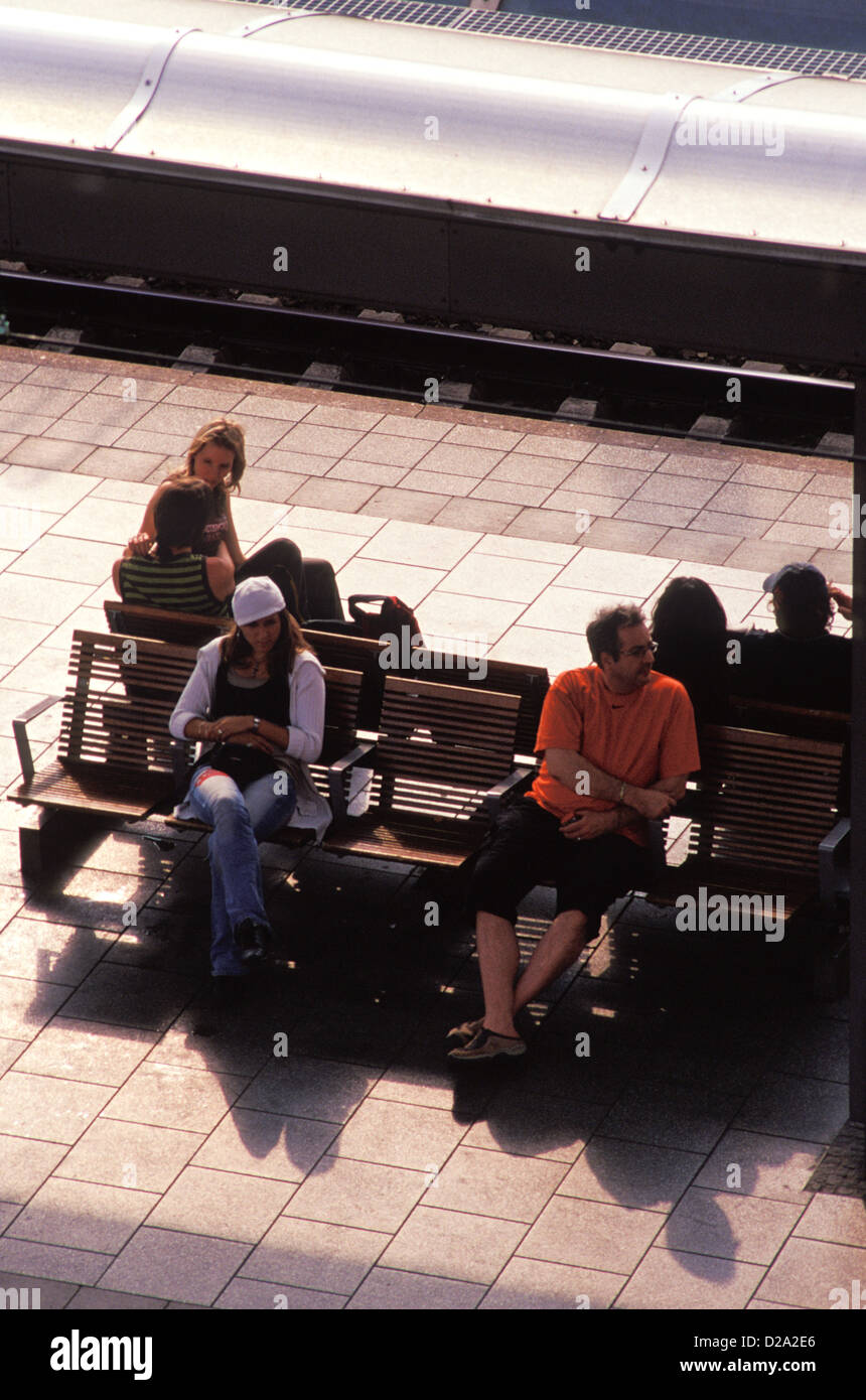 Train waiting black hi-res stock photography and images - Alamy