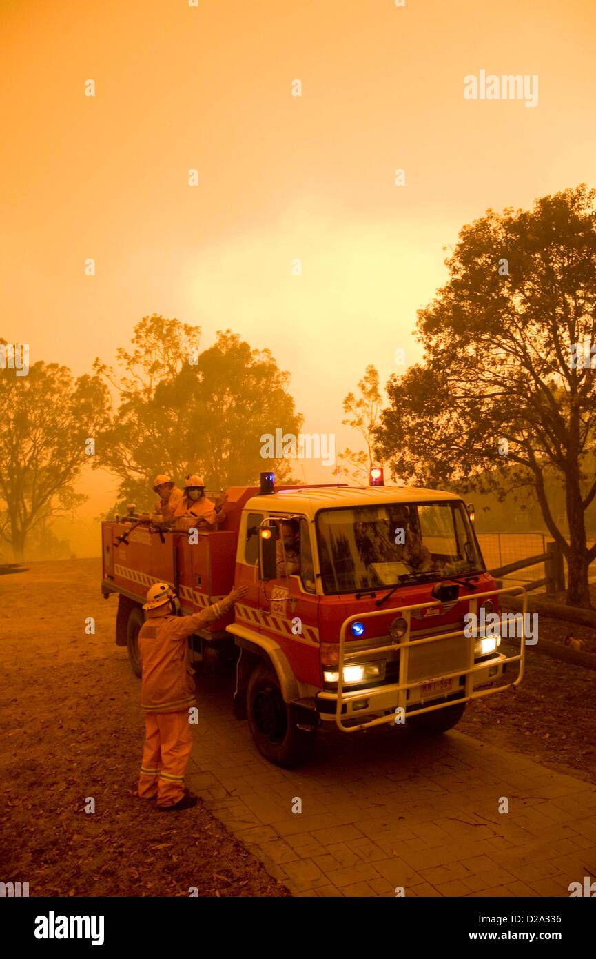 Heyfield, Victoria, Australia. 18th January 2013. Bushfires burn out of control, tearing through Victoria nearly destroying the township of Heyfield. Homes are being evacuated and many have already been lost. Credit:  doug steley / Alamy Live News Stock Photo