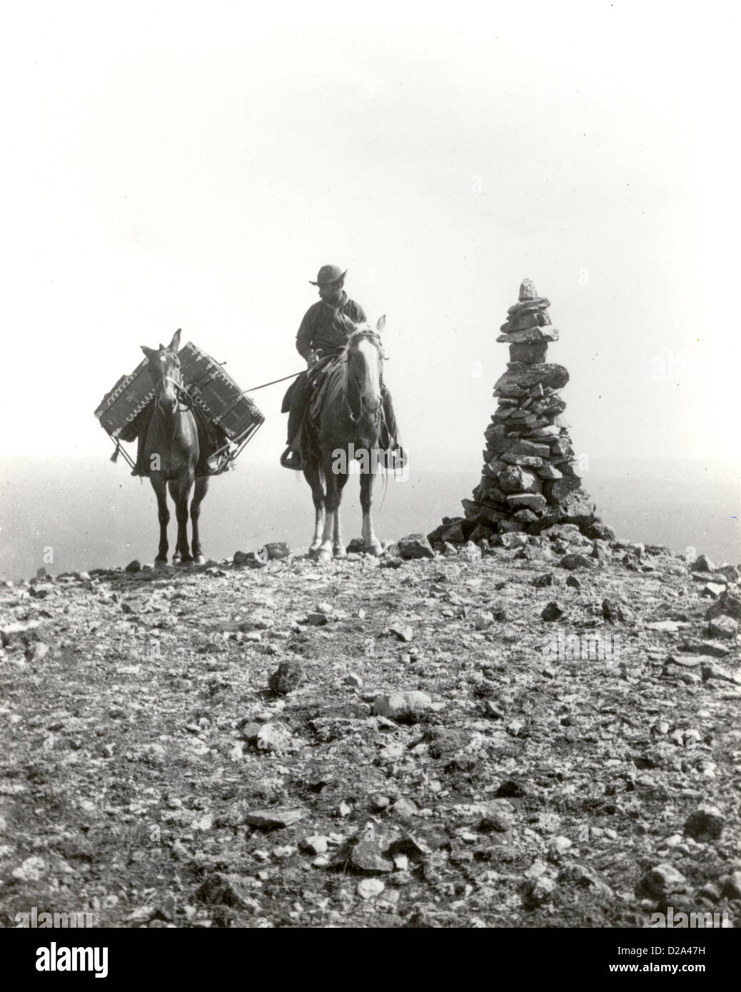 Photo Outfit Summit Mountain Washburn Yellowstone National Park. 1869 - 1878 Series: Hayden Survey William H Jackson Stock Photo
