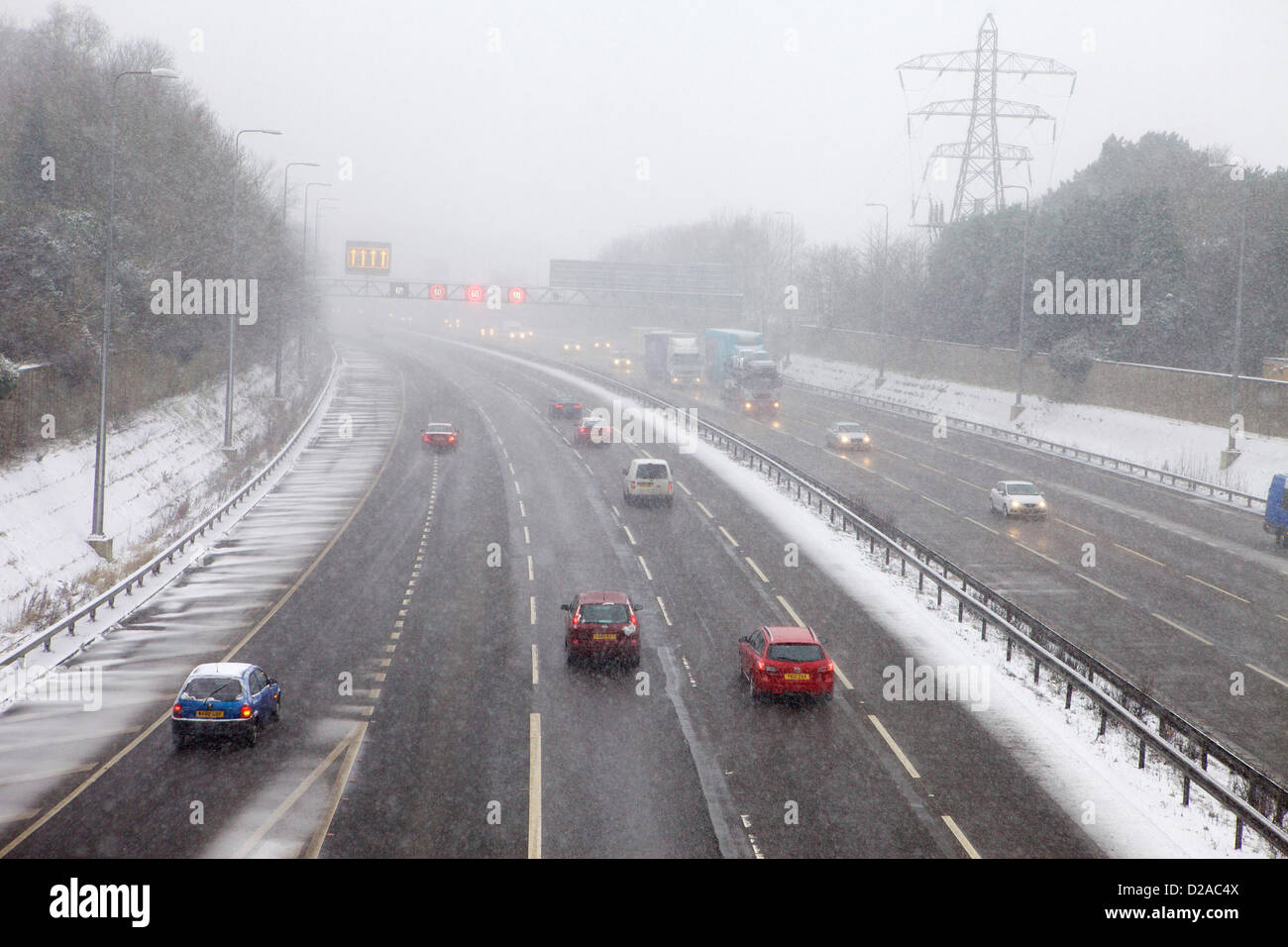 Solihull, UK. 18th January 2013. Snow fall across many parts of England and Wales  causes poor driving conditions, Motorways like the M42 past Solihull. Credit:  TJPhotos / Alamy Live News Stock Photo