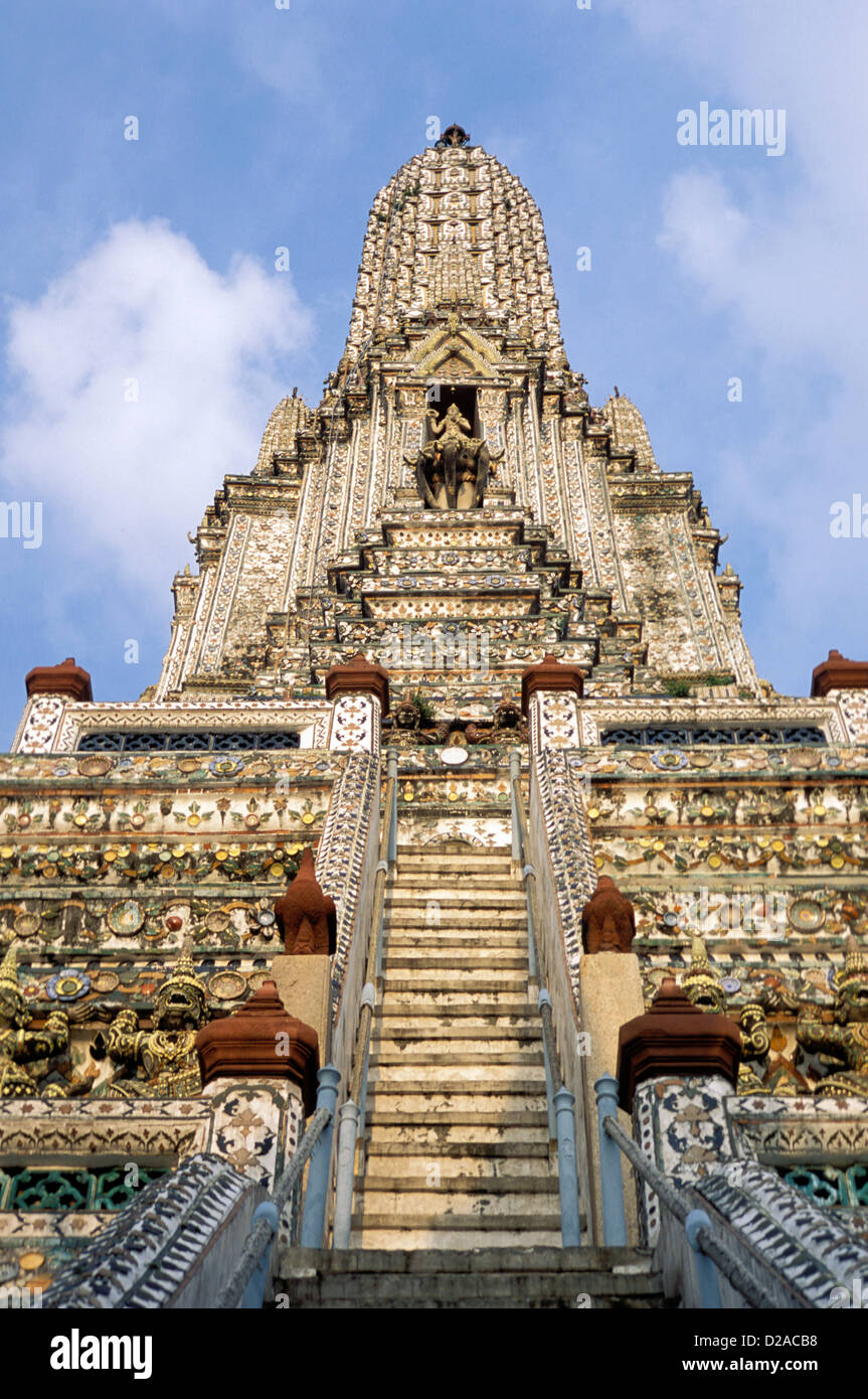 thailand-bangkok-wat-arun-temple-of-the-dawn-exterior-stock-photo