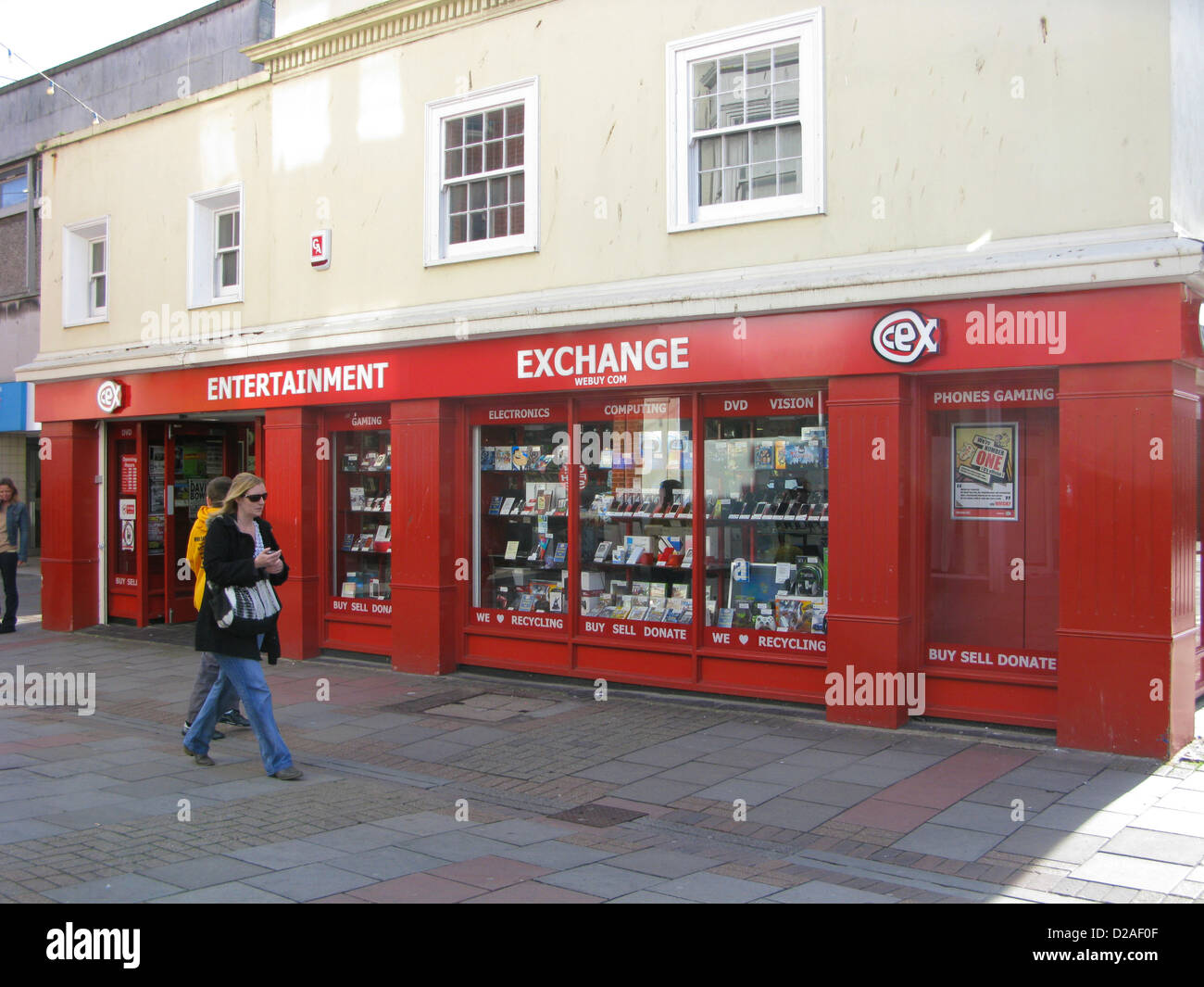 Entertainment exchange independent "pawn" style store selling & buying