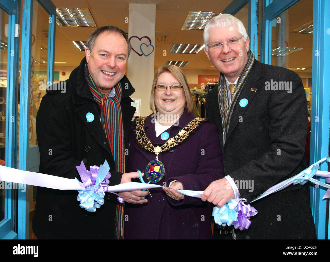 Bedfordshire - Prime Minister opens Keech Hospice Charity Shop in Sandy, Bedfordshire.  Actor Robert Daws, currently playing Jim Hacker in the West End production of  'Yes Prime Minister' interrupted his affairs of the state to formally open the new Keech Hospice flagship store in Sandy, Bedfordshire. Accompanied by the town's lady Mayor and Keech CEO Mike Keel.- January 18th 2012  Photo by Keith Mayhew Stock Photo