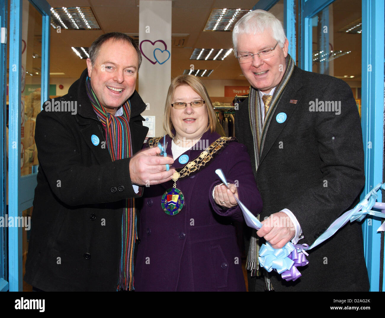 Bedfordshire - Prime Minister opens Keech Hospice Charity Shop in Sandy, Bedfordshire.  Actor Robert Daws, currently playing Jim Hacker in the West End production of  'Yes Prime Minister' interrupted his affairs of the state to formally open the new Keech Hospice flagship store in Sandy, Bedfordshire. Accompanied by the town's lady Mayor and Keech CEO Mike Keel.- January 18th 2012  Photo by Keith Mayhew Stock Photo