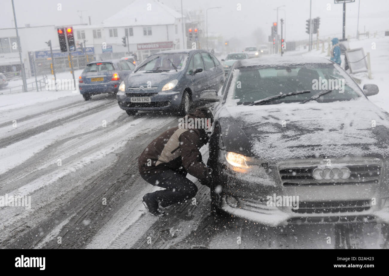 Brighton Sussex UK. 18 January 2013 - Gridlock on the roads at Woodingdean near Brighton this morning as blizzard conditions Stock Photo