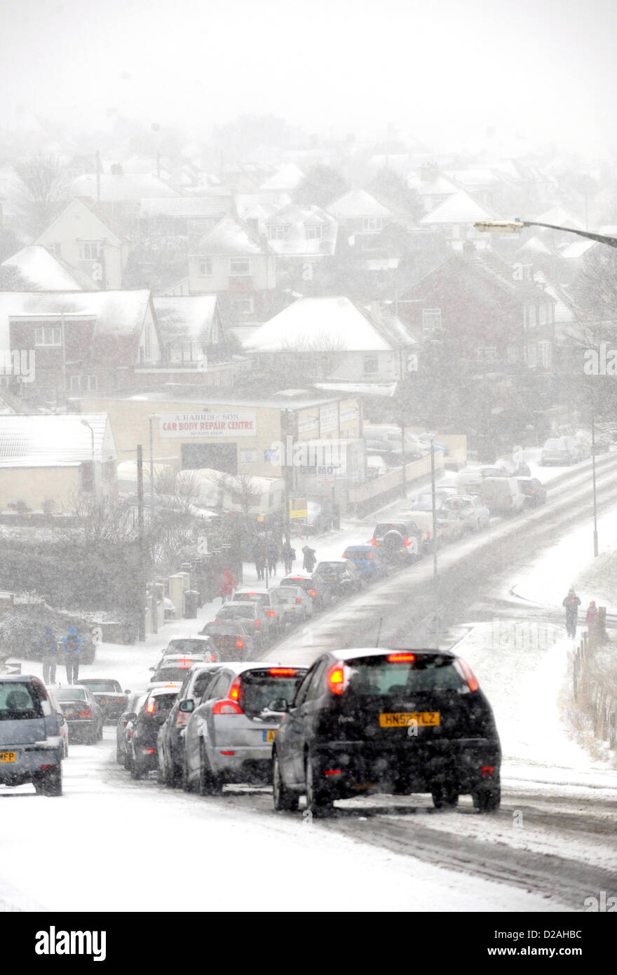 Brighton Sussex UK. 18 January 2013 - Gridlock on the roads at Woodingdean near Brighton this morning in the snow Stock Photo