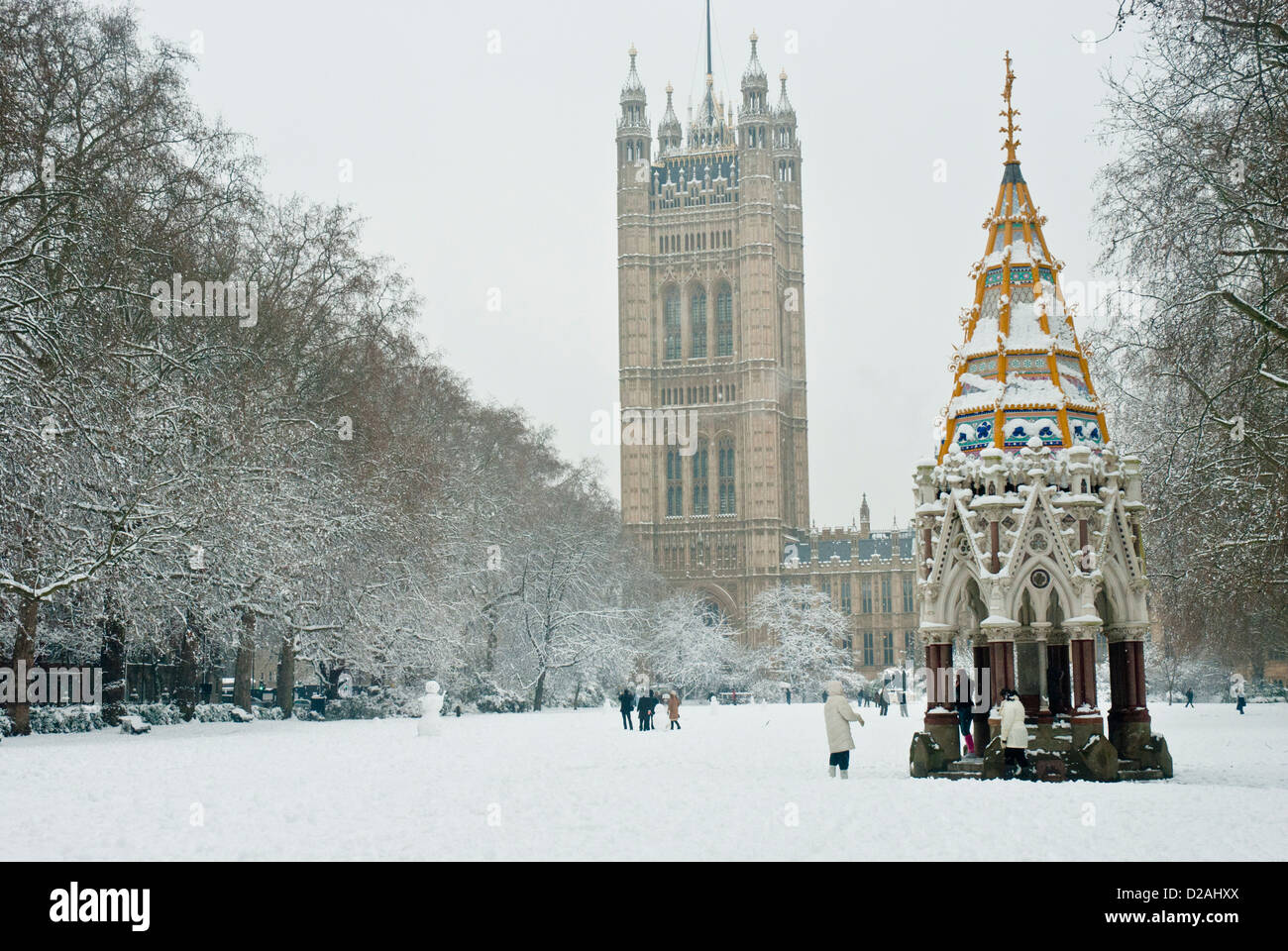 London, winter, Houses of Parliament, Westminster and monument in the snow. Stock Photo