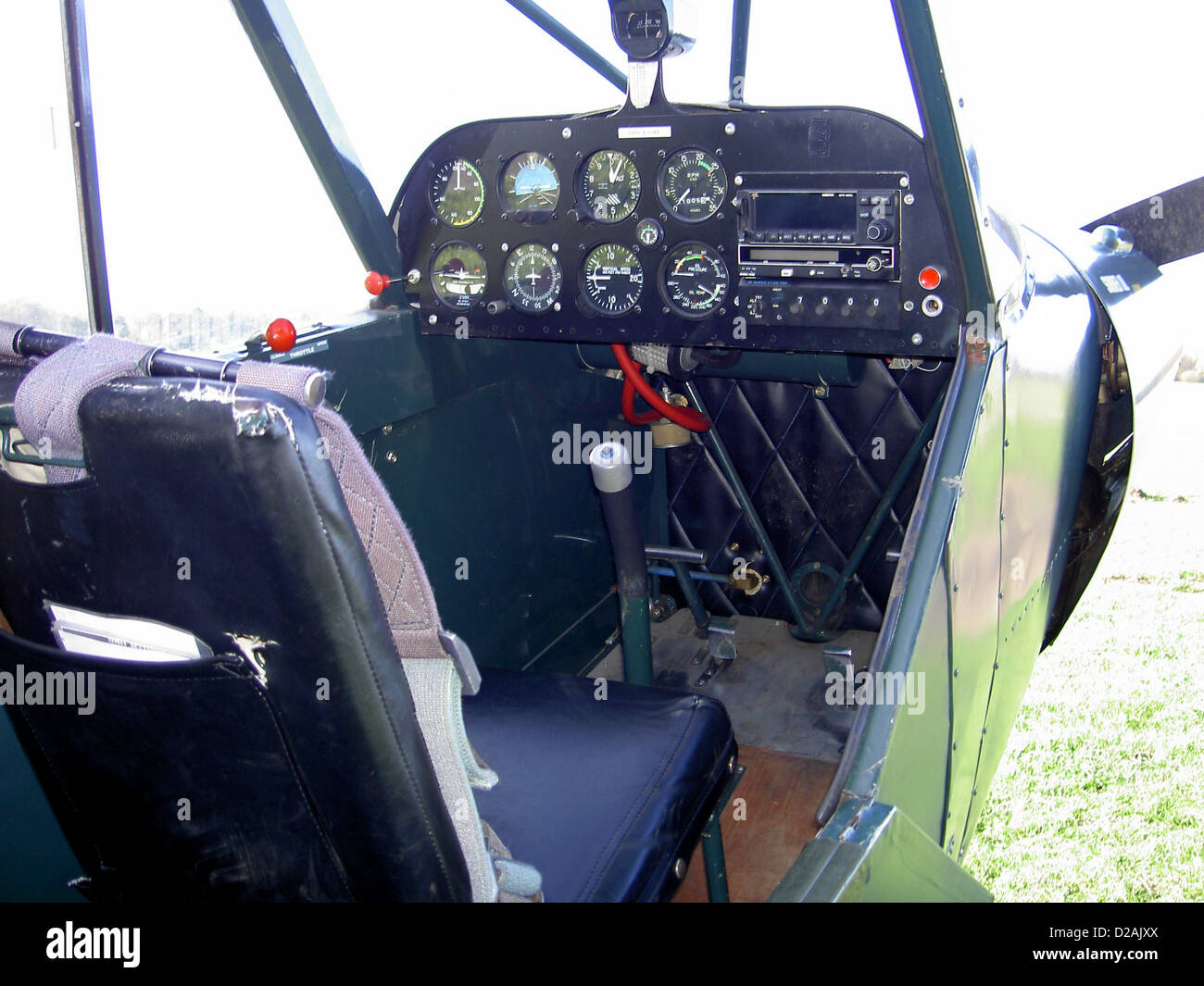 Foundation optional barrier Cockpit piper super cub aircraft hi-res stock photography and images - Alamy