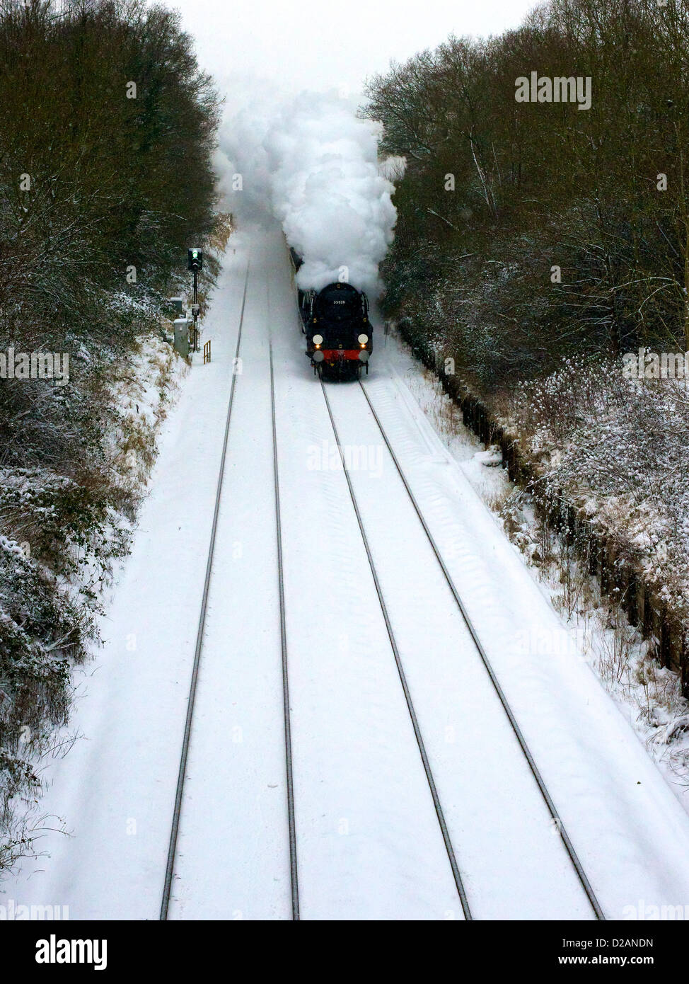 The VS Orient Express Steam Locomotive SR Merchant Navy Clan Line Class 4-6-2 No 35028 speeds through snowy Reigate in Surrey, 1501hrs Friday 18th January 2013 en route to London Victoria, UK. Photo by Lindsay Constable/Alamy Live News Stock Photo