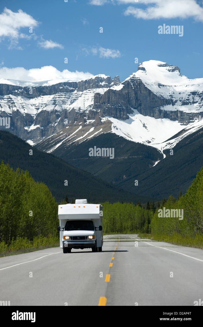RV ON ICEFIELDS PARKWAY BANFF JASPER NATIONAL PARK ALBERTA CANADA Stock ...