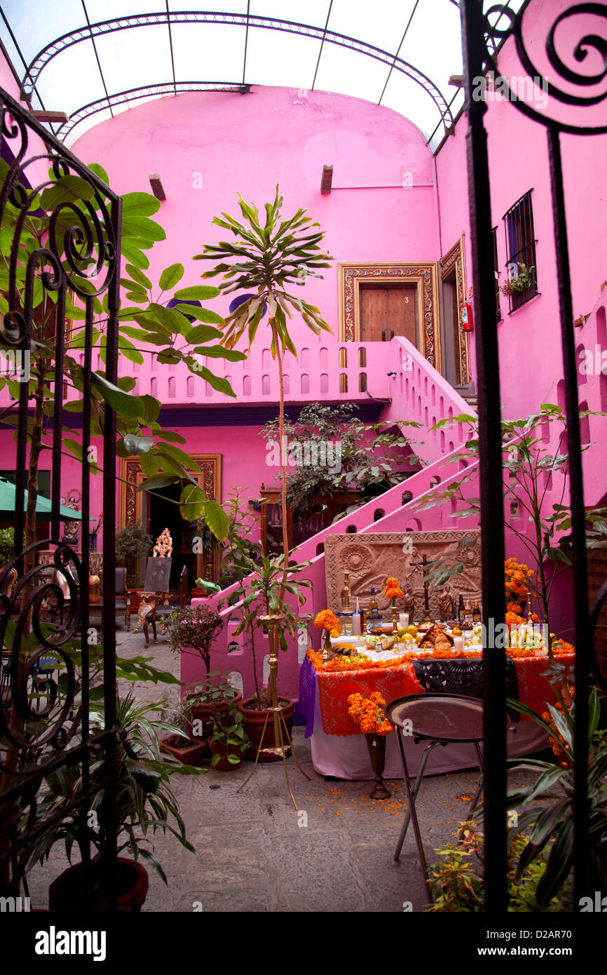 Pink hotel mexico hi-res stock photography and images - Alamy