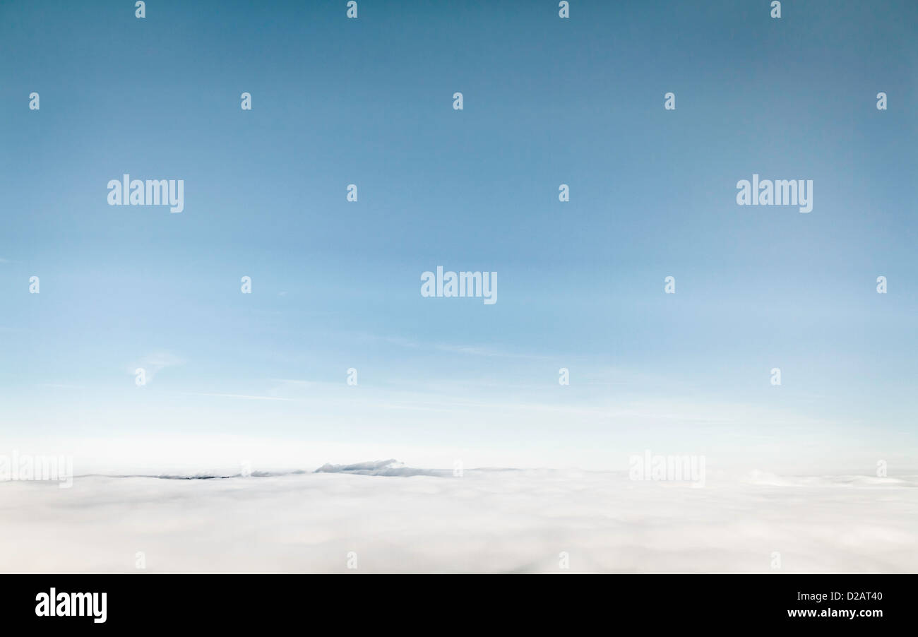 Snowy sky hi-res stock photography and images - Alamy