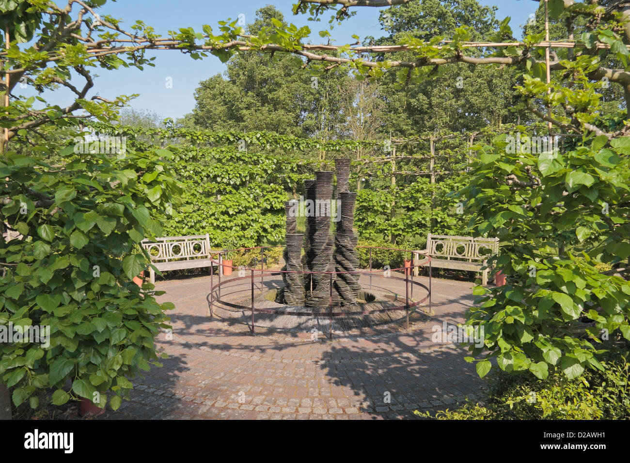 'Seven Slate Towers' sculpture by Daniel Harvey, in the Royal Botanic Gardens, Kew, Surrey, England. Stock Photo