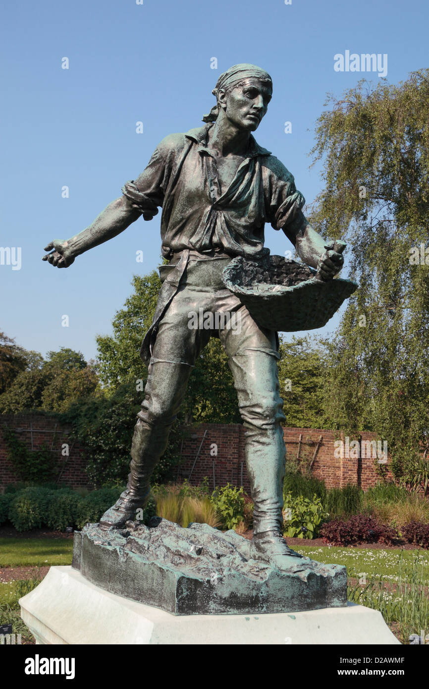 'A Sower' by Sir Hamo Thornycroft RA in the Royal Botanic Gardens, Kew, London, UK. Stock Photo