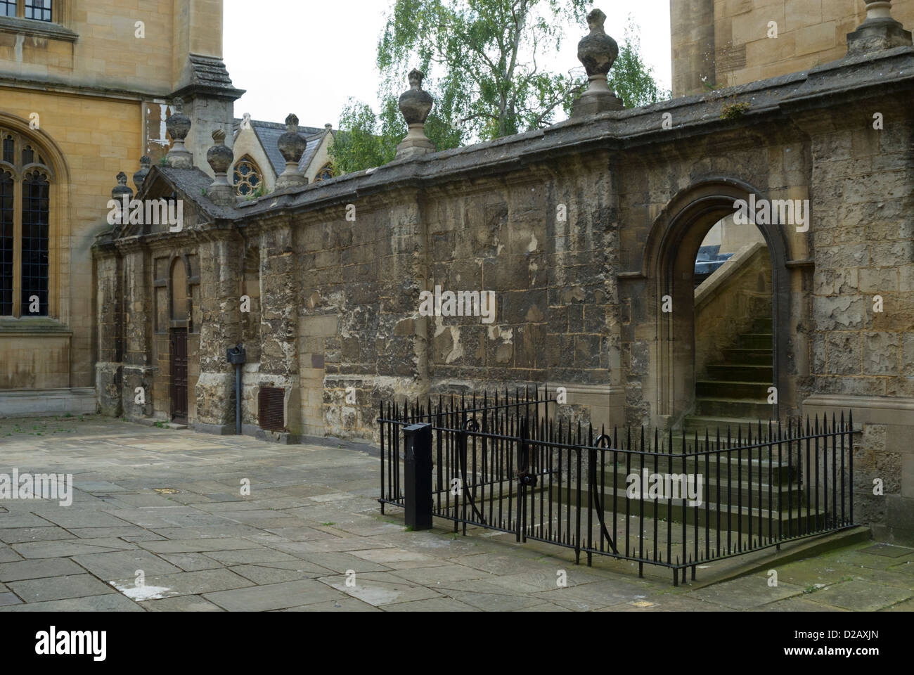 An old stone wall bordering the western edge of the Sheldonian courtyard, off Broad Street, Oxford, Oxfordshire, England, UK Stock Photo