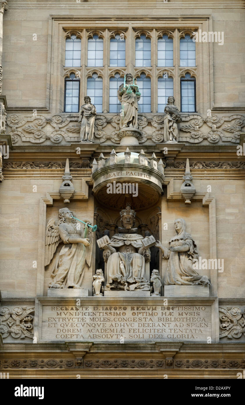 Detail of the tower in Schools Quadrangle, Bodleian Library, University of Oxford, Oxfordshire, England, UK Stock Photo