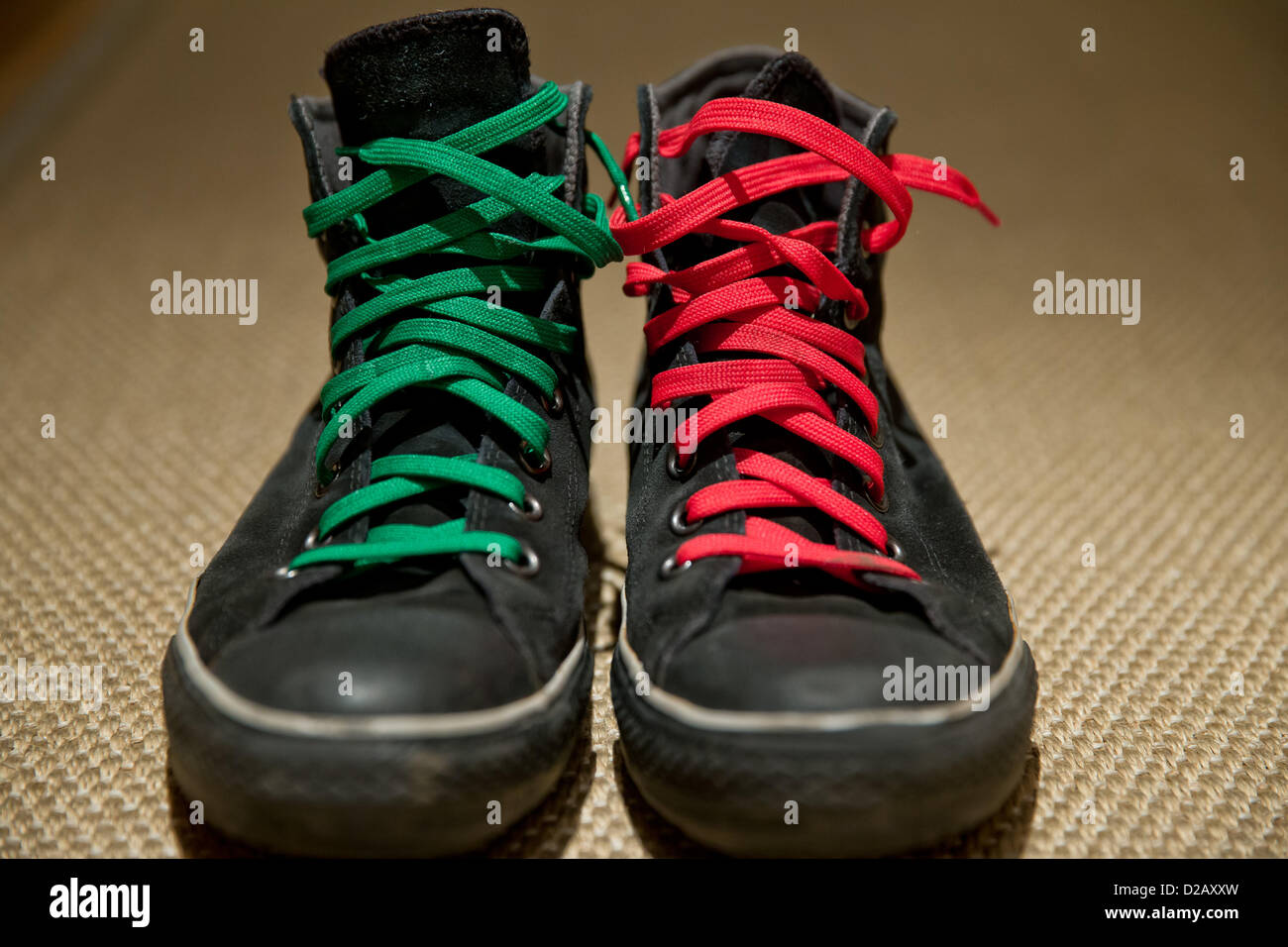 Black converse with red laces sales