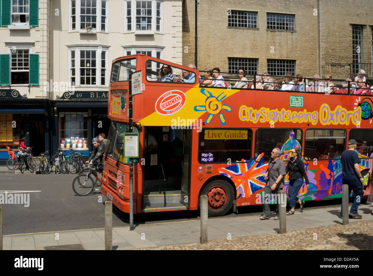 A busy Sight-seeing Tour Bus, outside Blackwell's bookshop, Broad Street, Oxford, Oxfordshire, England, UK Stock Photo