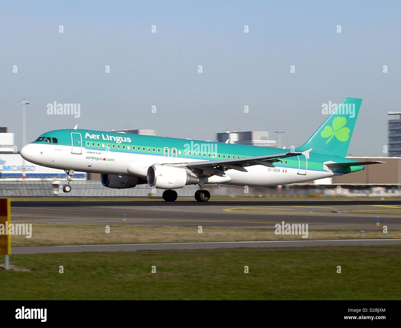 Aer lingus propeller plane hires stock photography and images Alamy