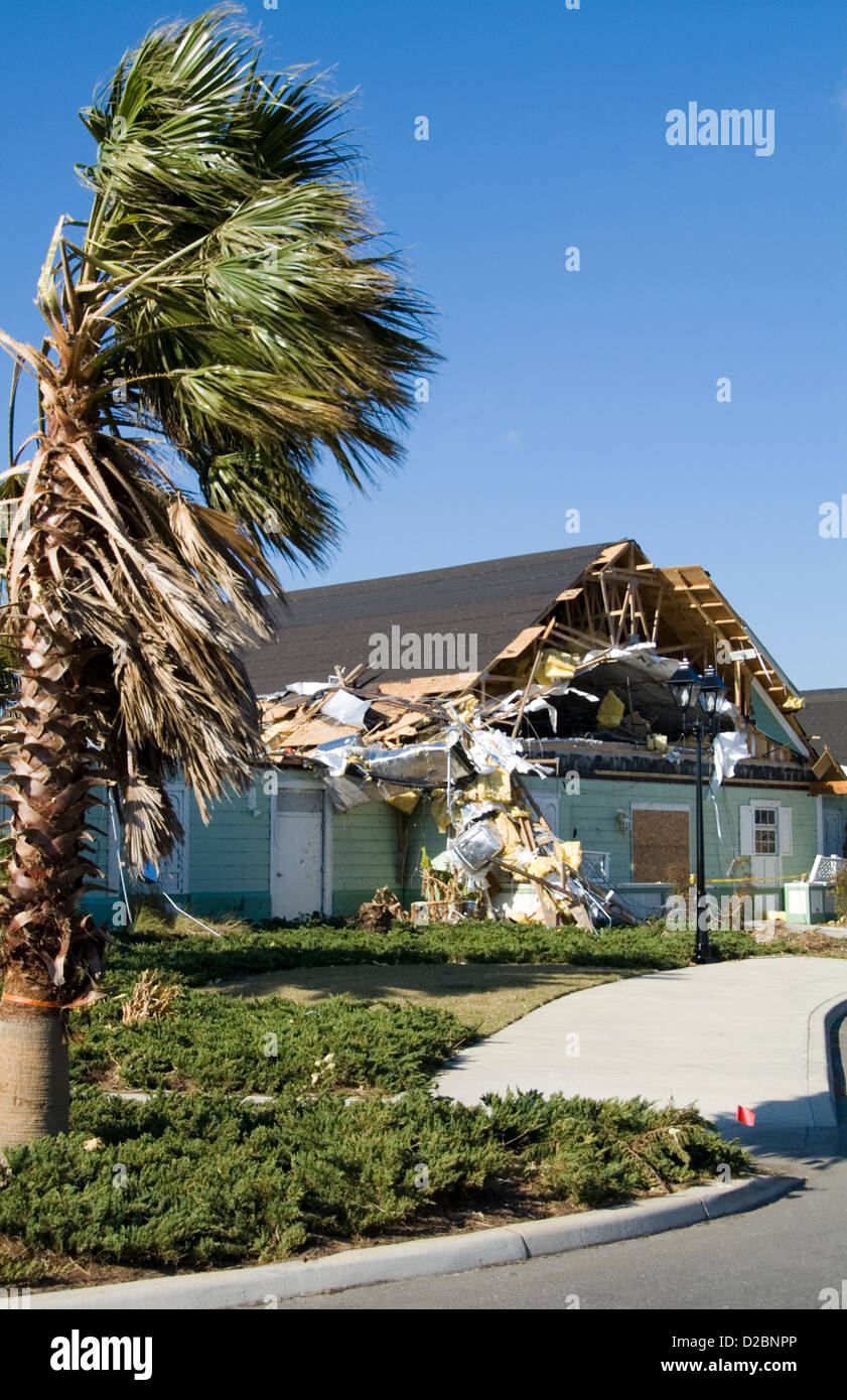 Tornado damage hi-res stock photography and images - Alamy