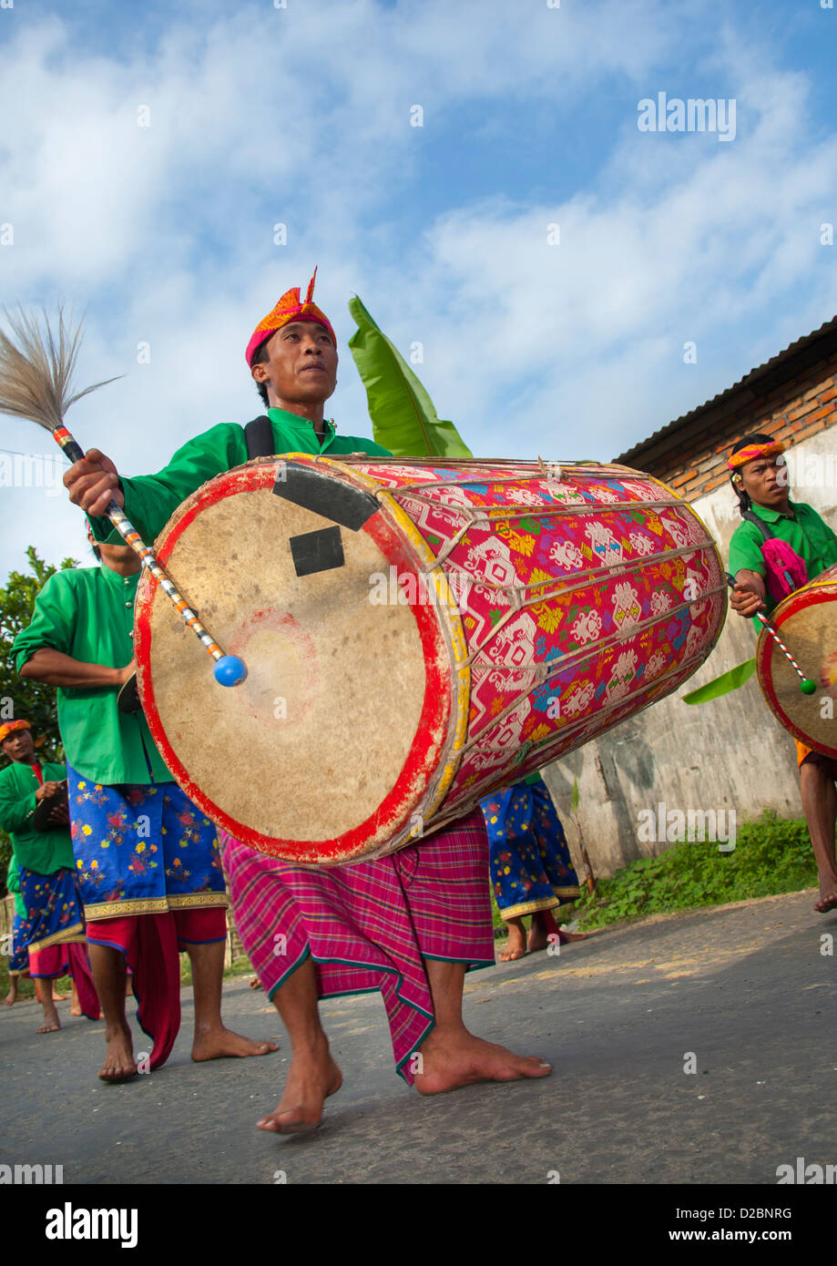 Man Banging A Huge Drum During A Wedding Parade, Mataram, Lombok Island, Indonesia Stock Photo