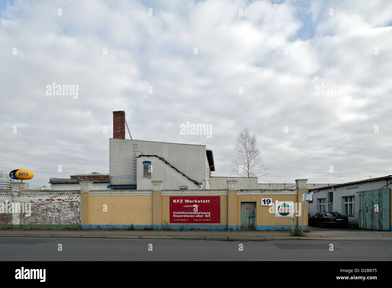 Berlin, Germany, an auto repair shop in the Heidestrasse Stock Photo