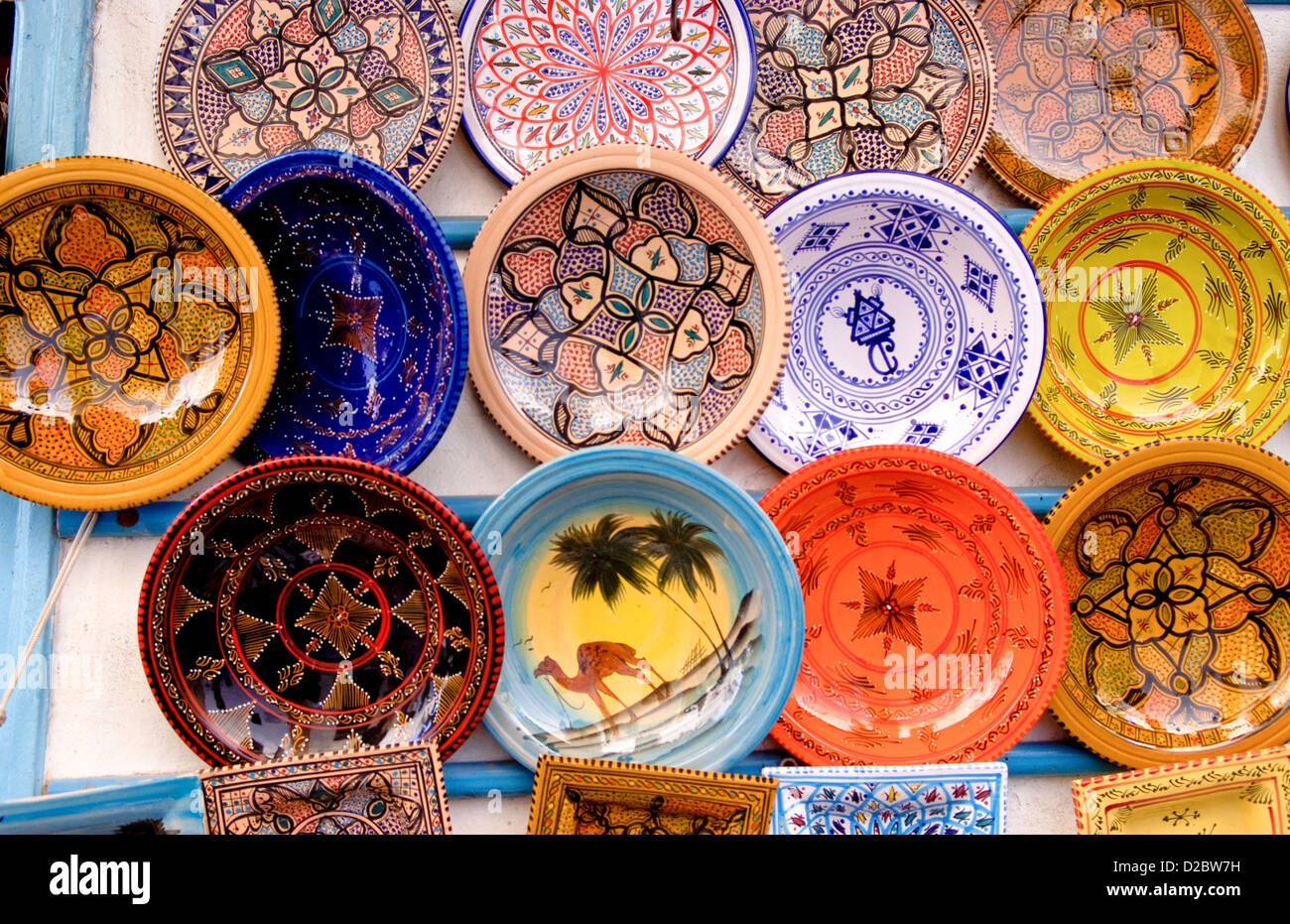 Artwork Plates For Sale In Medina Area Of Tunis, Tunisia Stock Photo