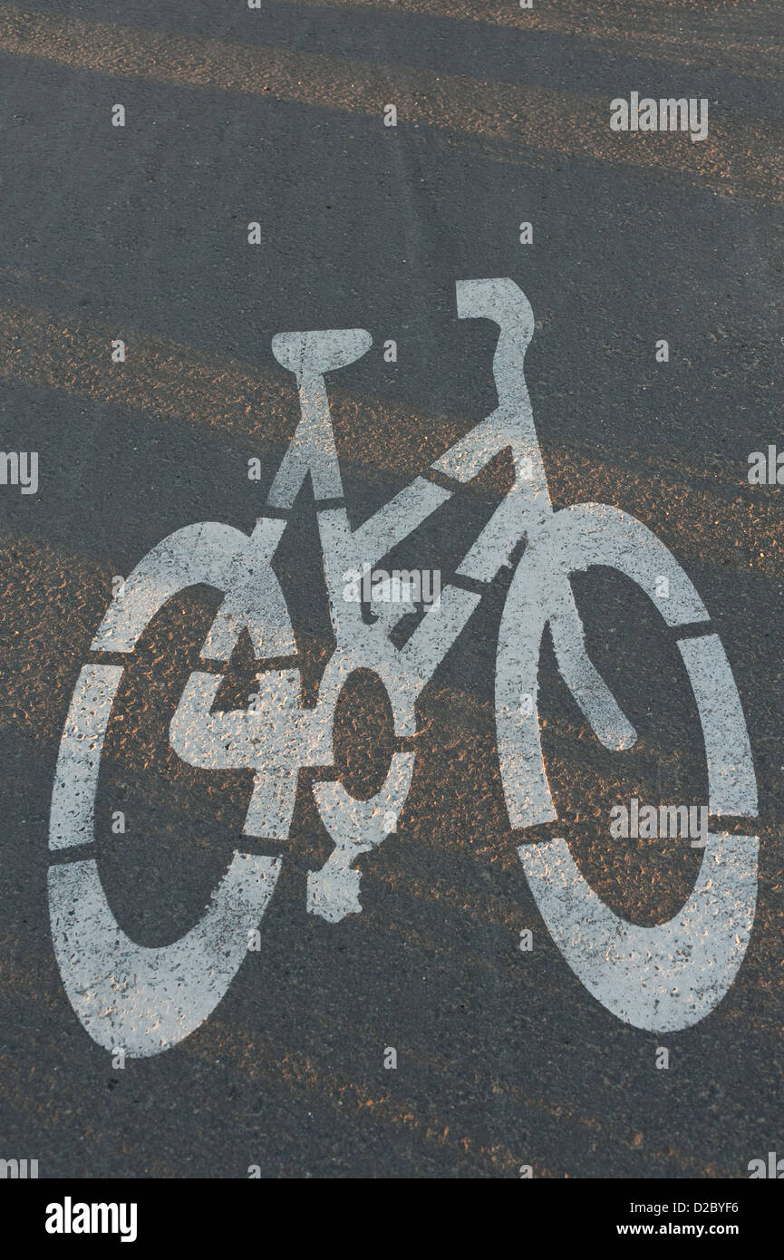 Bicycle road sign hi-res stock photography and images - Alamy