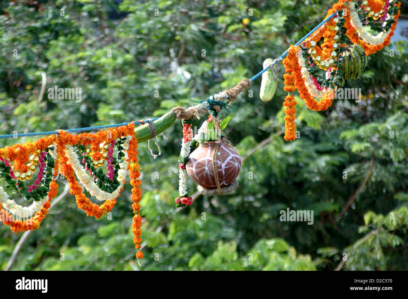 Dahi Hundi Hanged High, Janmashtami Janmashtami Gokul Ashtami Govinda Festival, Bombay Mumbai, Maharashtra, India Stock Photo