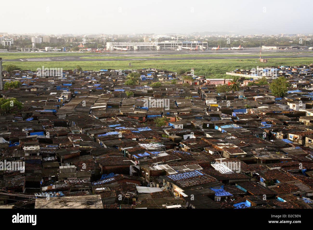 Slum Area Near Santacruz Airport, Vakola, Bombay Mumbai, Maharashtra, India Stock Photo