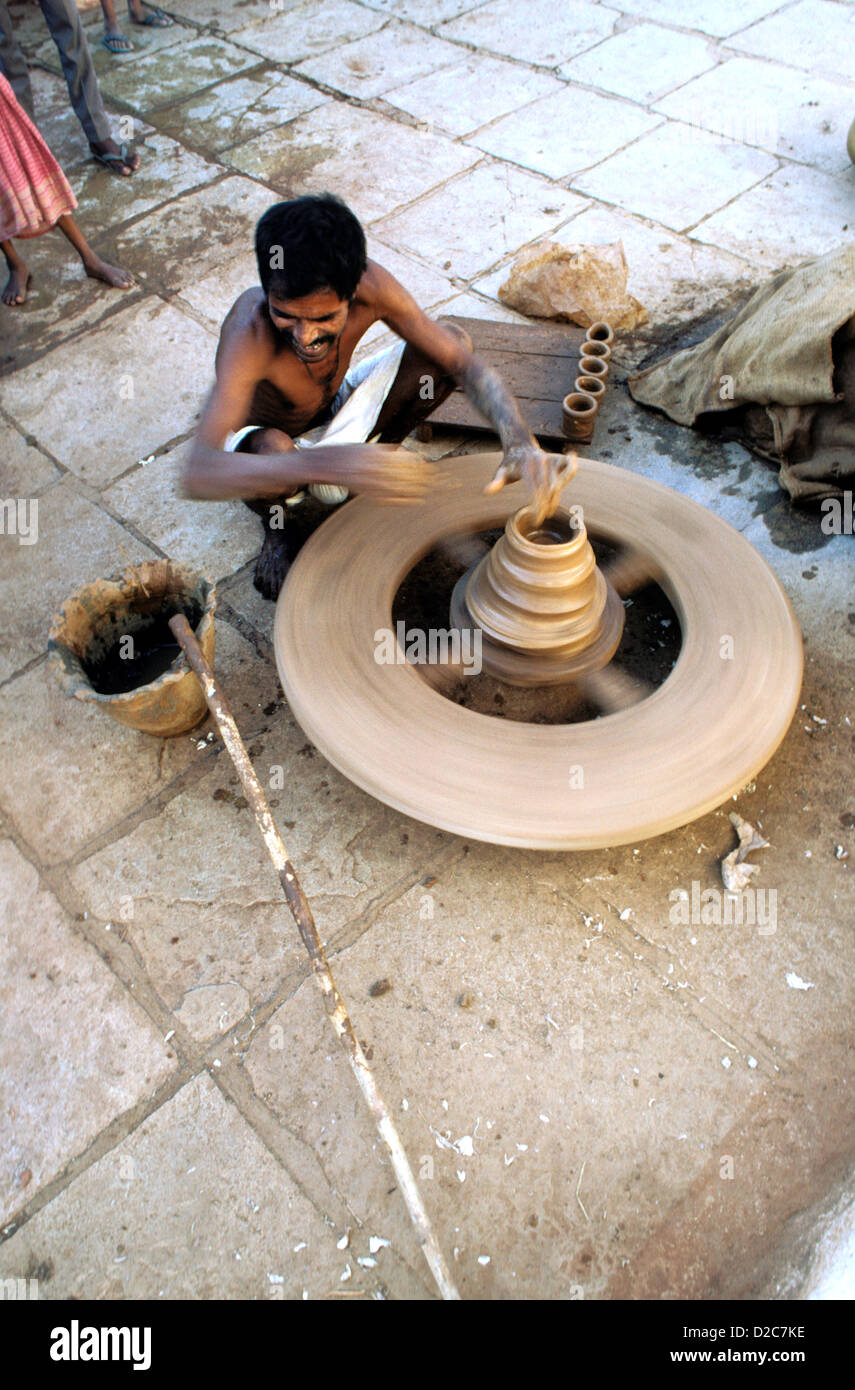 Potters wheel hi-res stock photography and images - Alamy