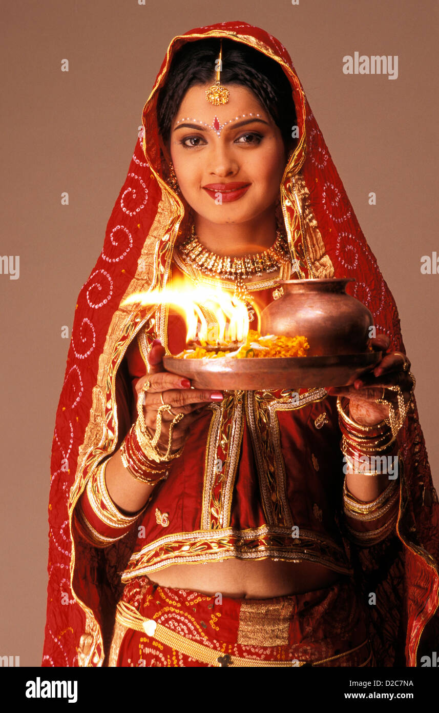 India. Bride In Traditional Costume Of Rajasthan Stock Photo Alamy