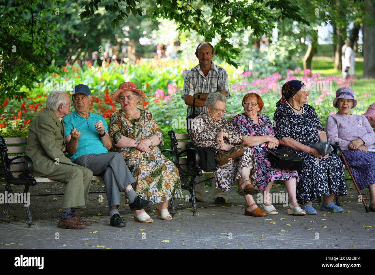 Gomel, Belarus, pensioners sitting on a bench in the park Stock Photo Alamy