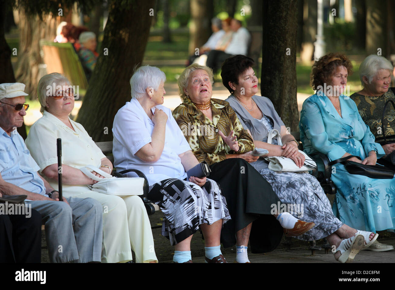 Gomel, Belarus, pensioners sitting on a bench in the park Stock Photo Alamy