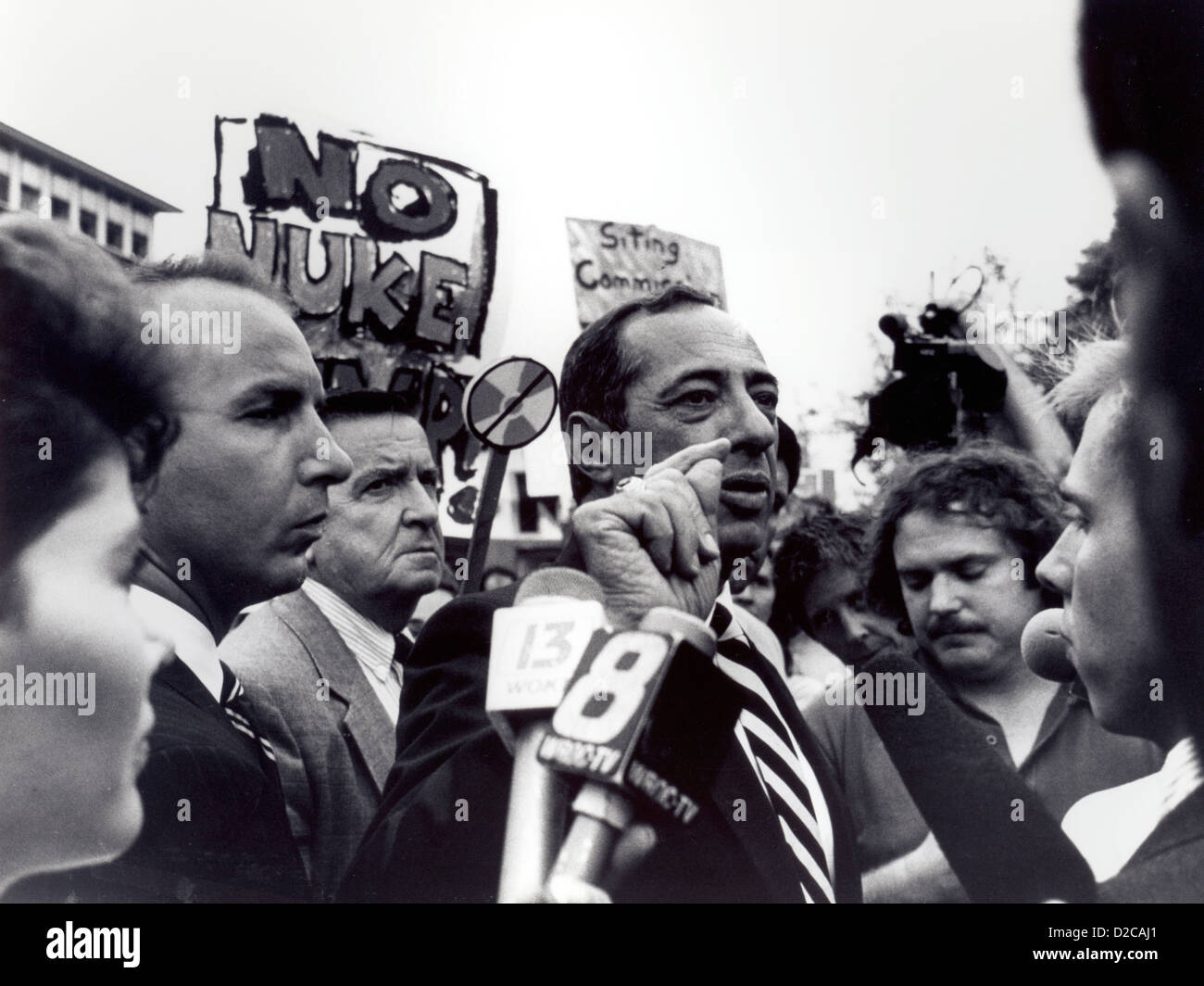 New York State, Alfred. New York State Governer Mario Cuomo Speaking At Anti-Nuclear Dump Protest Stock Photo